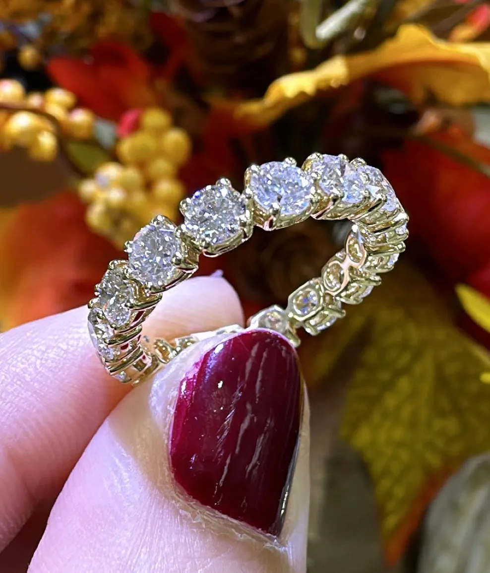 2.80ct tw Round-cut Eternity Diamond Band Ring