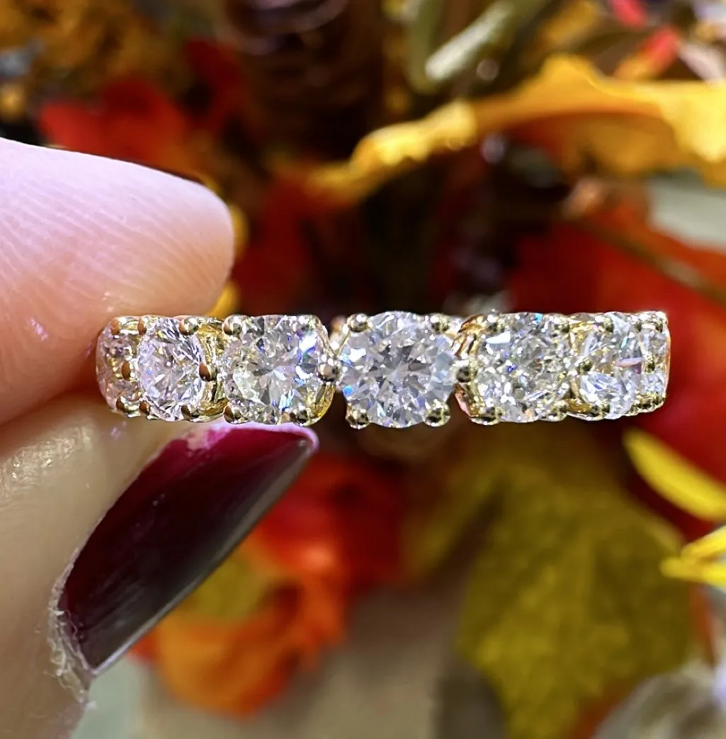 2.80ct tw Round-cut Eternity Diamond Band Ring