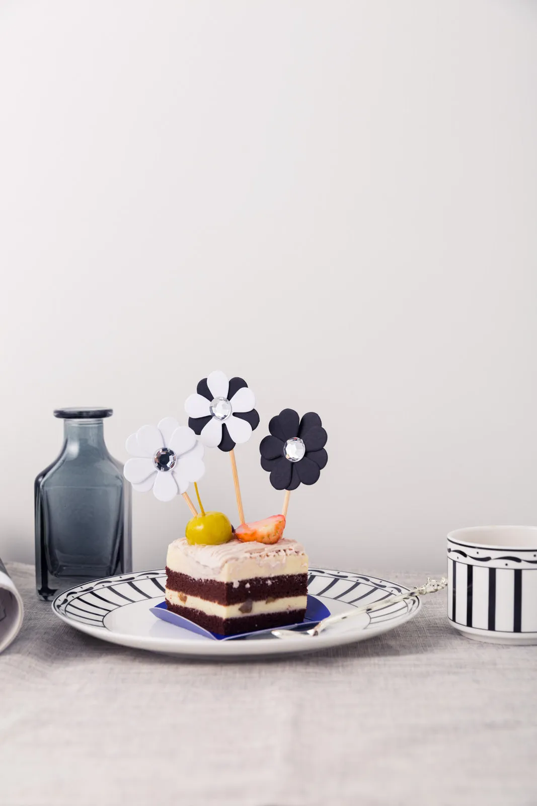 3D jewelled flower cupcake topper 3/pc