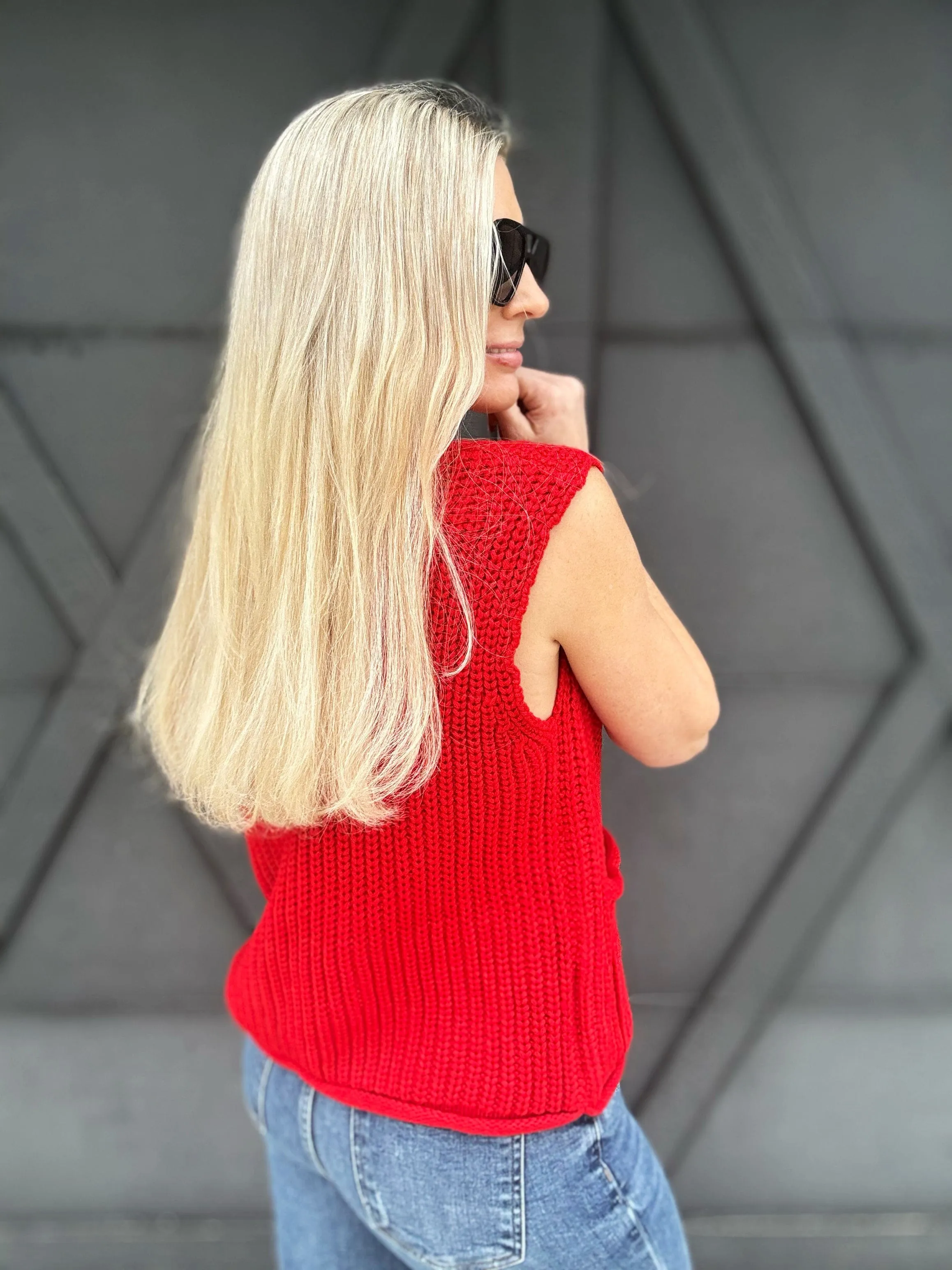 Chunky Knit Button Vest In Red
