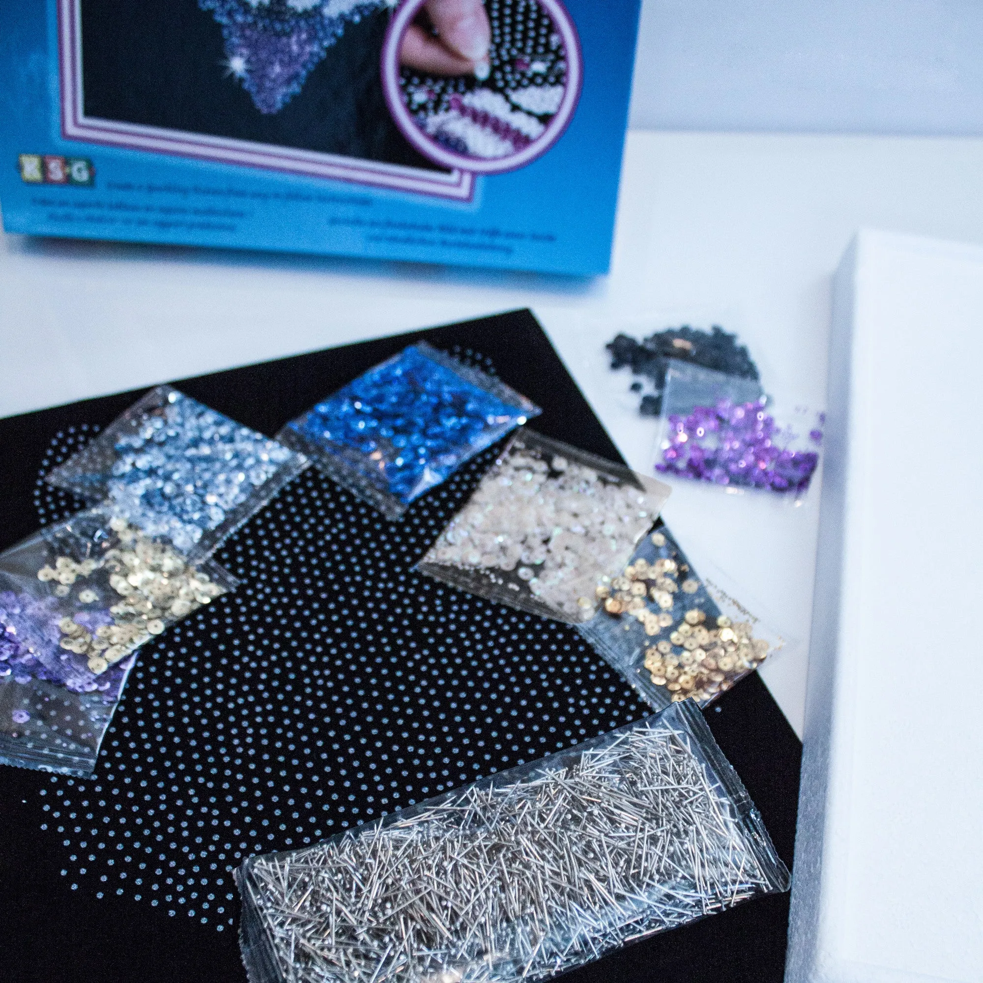 GOLDEN LION Sequin Art Blue - Sparkling Picture Craft Kit
