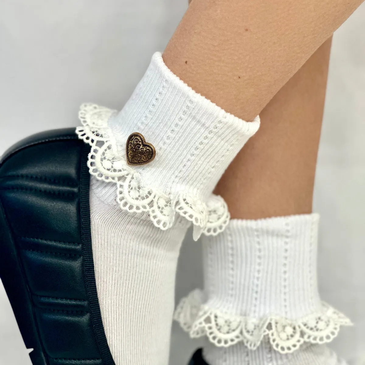 HEART button  lace cuff socks - white
