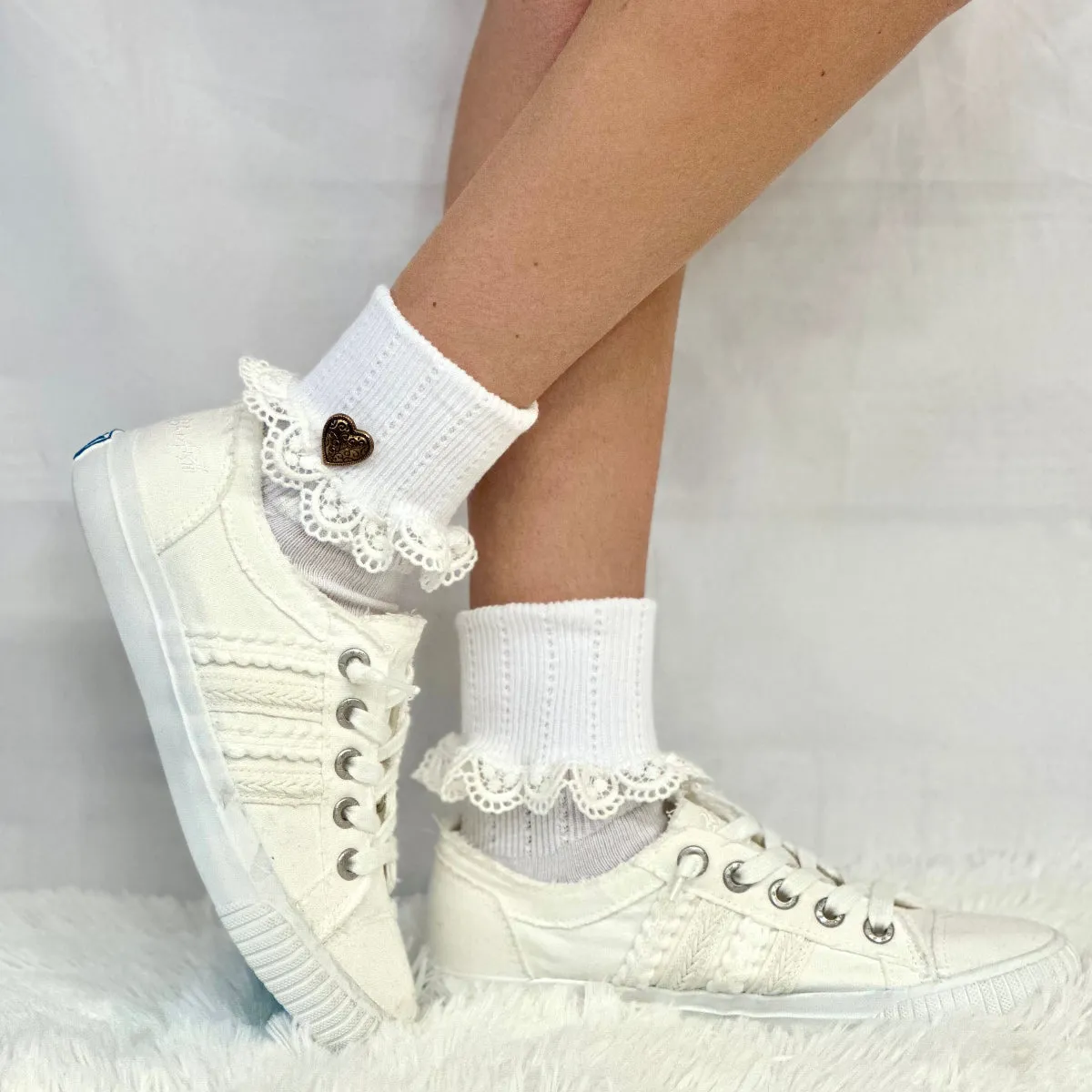 HEART button  lace cuff socks - white