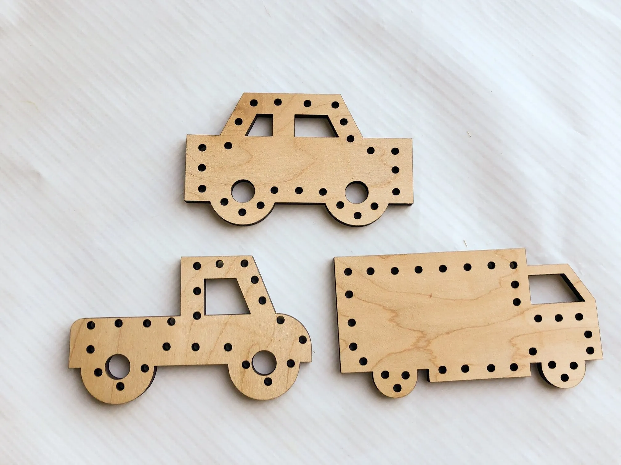 Wooden Toy Car Wooden Lacing Toy, Fine Motor Wooden Learning Toys for Toddlers and Travel Toys for Kids