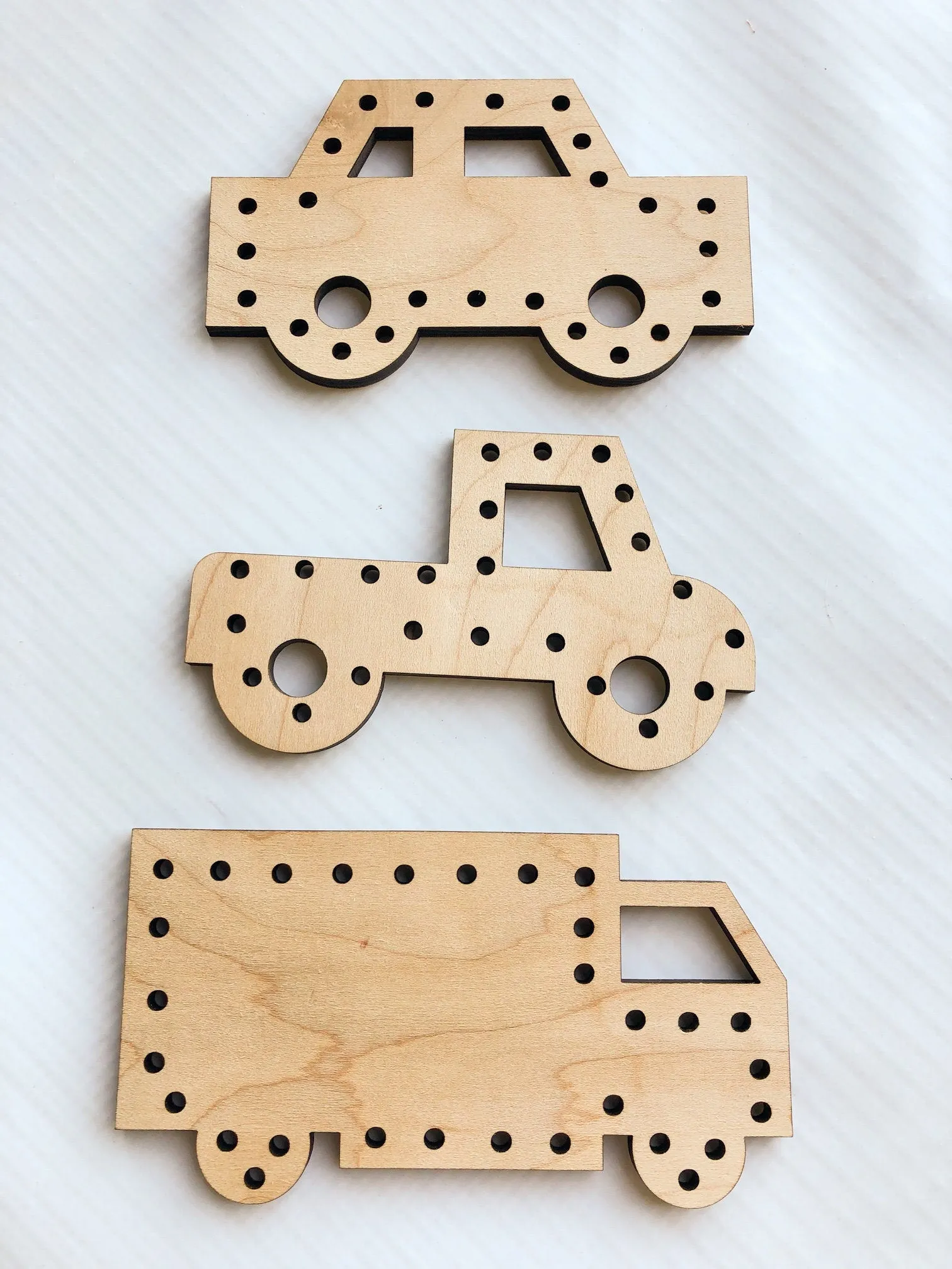 Wooden Toy Car Wooden Lacing Toy, Fine Motor Wooden Learning Toys for Toddlers and Travel Toys for Kids
